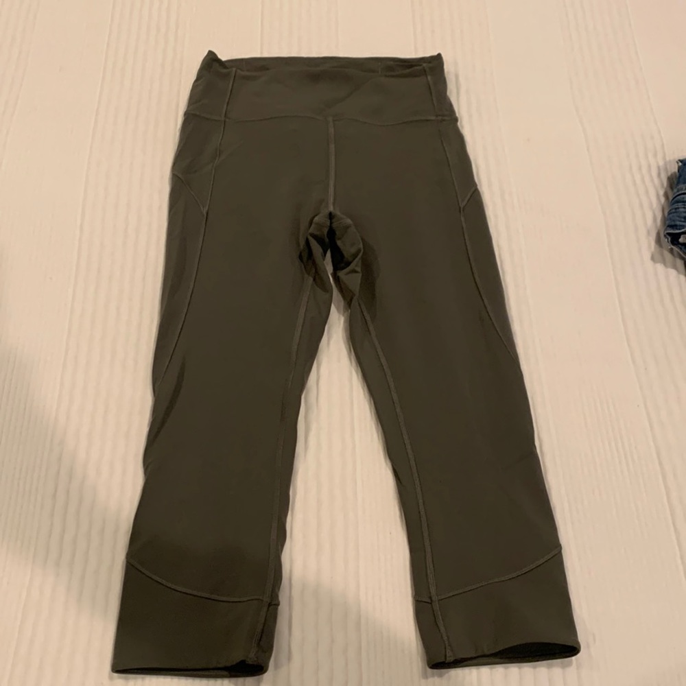 Army green LuluLemon crop leggings